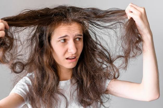 What is frizzy hair?